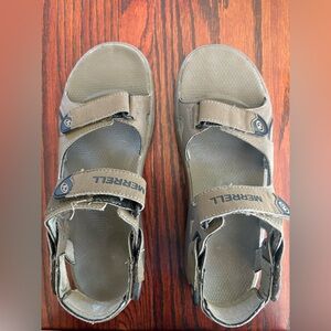 Men’s Merrell sandals, only worn once.
